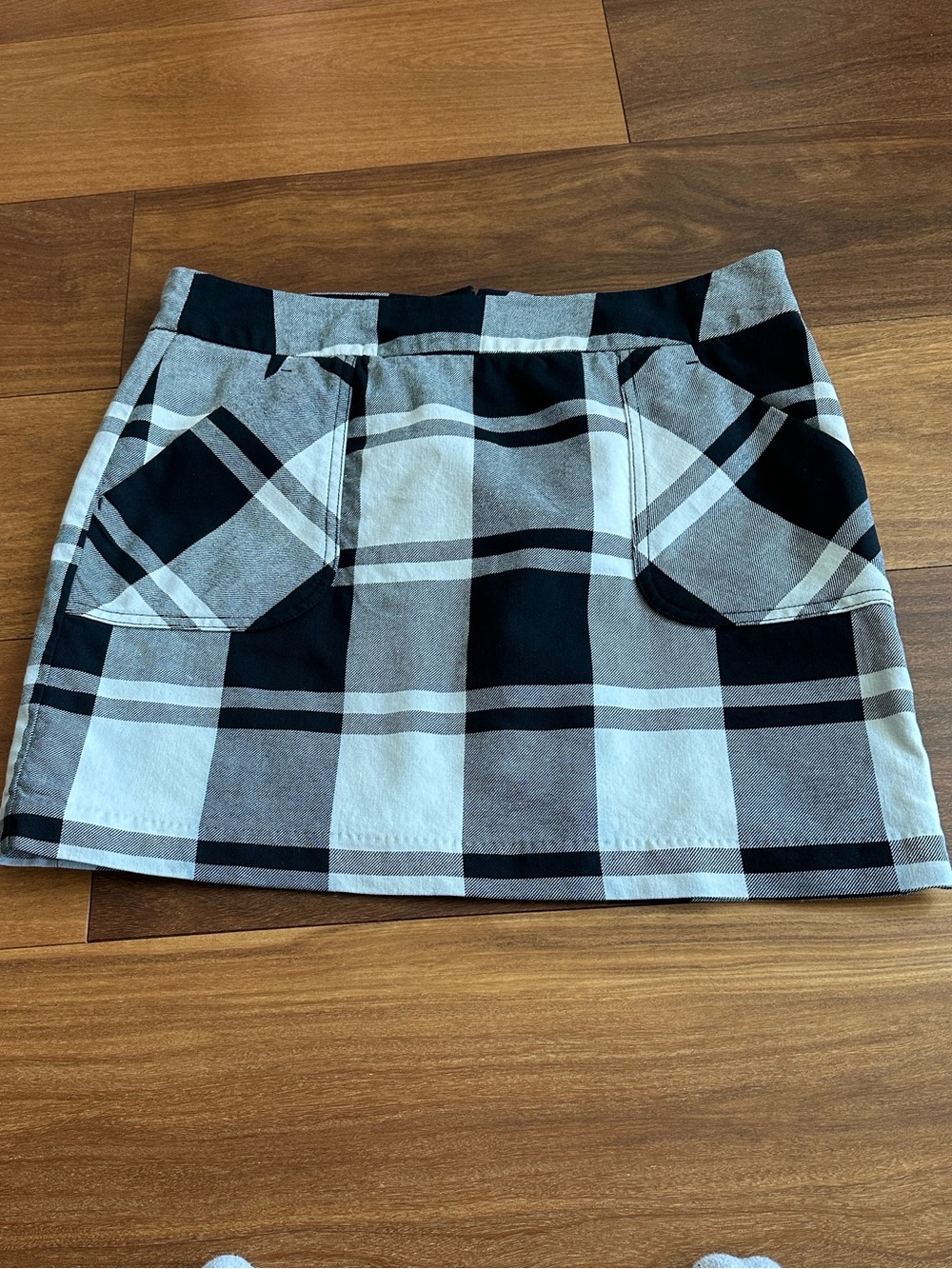 Tommy Hilfiger Black & White Plaid Mini Skirt — Size 6